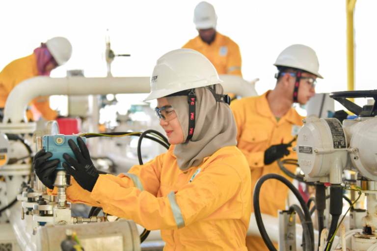 Advancing Industrial Machinery Performance Through Oil Maintenance