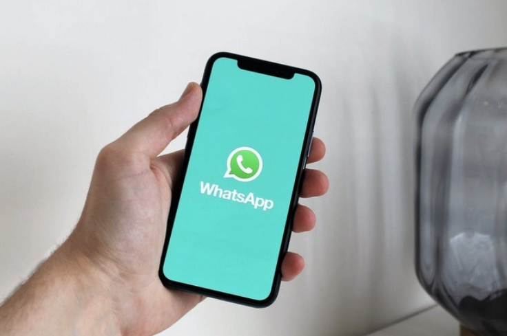 Mastering WhatsApp Page Management with Telegram Chinese Communication Tools
