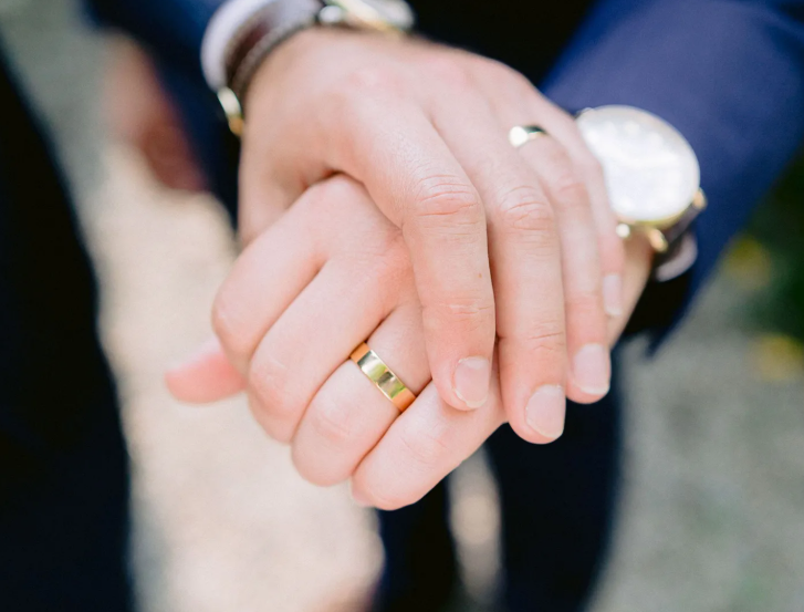 How to Pick the Right 18k Gold Ring for a Surprise Proposal