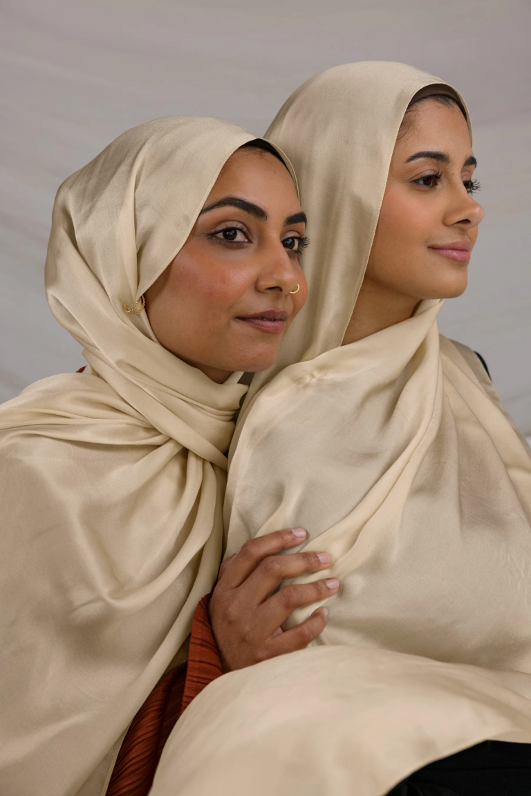 Satin Silk Hijabs vs. Chiffon Hijabs: A Fabric Comparison for Special Occasions and Everyday Wear